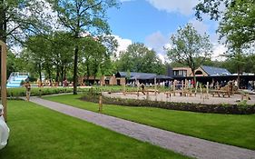 Ruime En Comfortabele Aan Bosrand Lage Mierde
