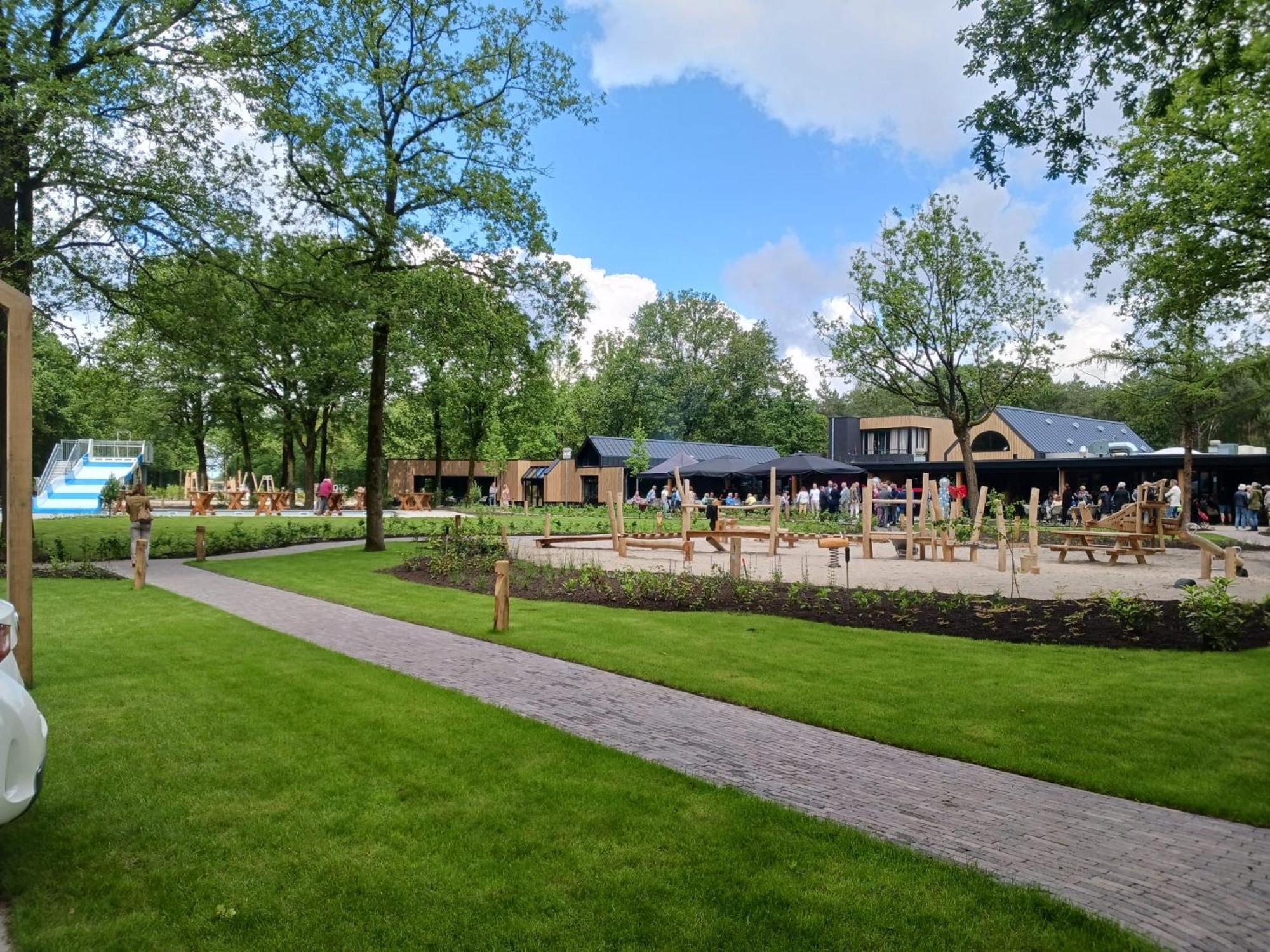 Ruime En Comfortabele Bungalow Aan Bosrand Lage Mierde Buitenkant foto